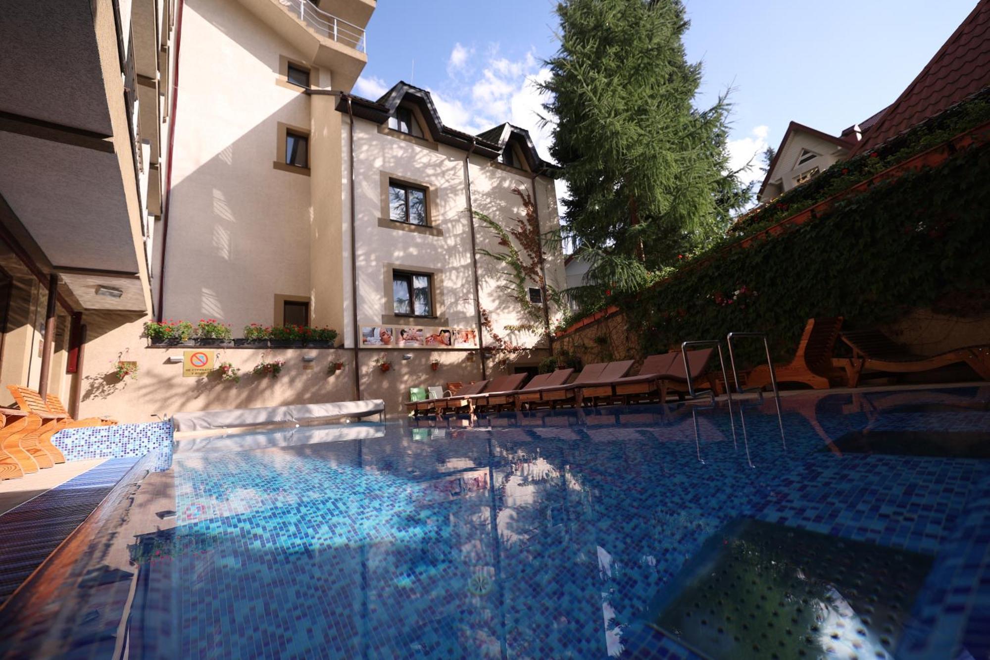 Romantik Spa Hotel Jaremcse Kültér fotó